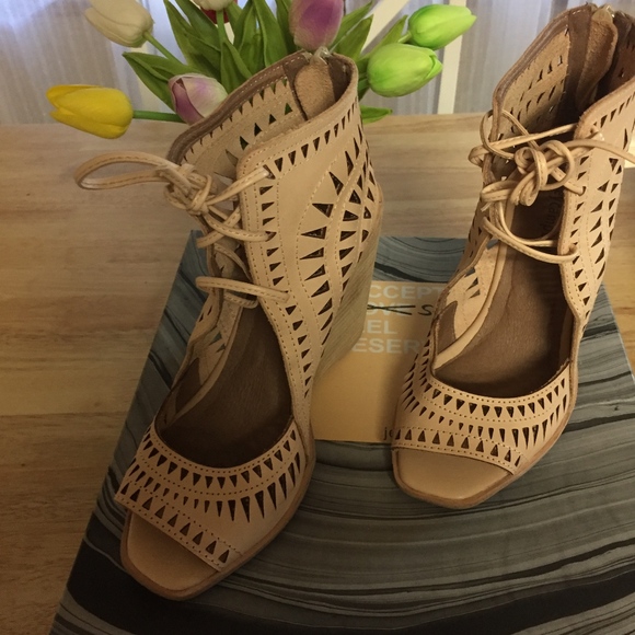 Jeffrey Campbell Rodillo Wedges - Picture 4 of 4